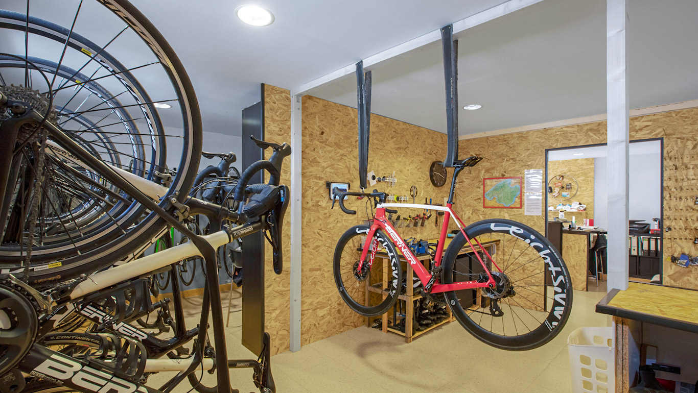  THB El Cid Cycling Centre 