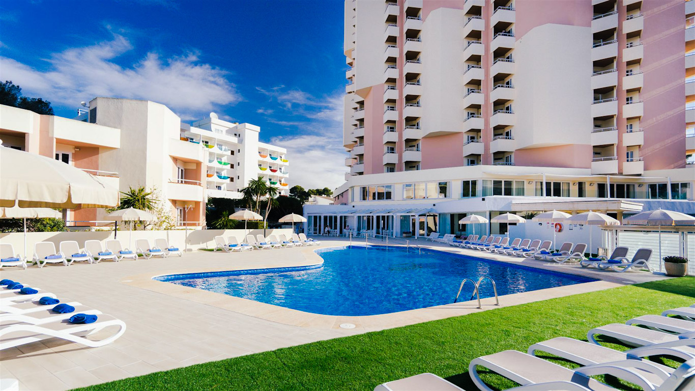 THB Maria Isabel Pool 